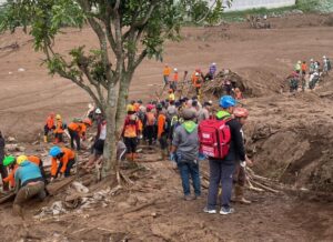 Read more about the article BNPB Turunkan Dua Pesawat Modifikasi Cuaca untuk Dukung Evakuasi Korban Longsor di Cisarua