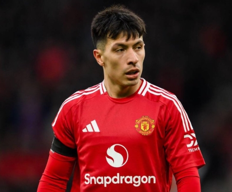 You are currently viewing Barcelona Intip Bek Lisandro Martinez Jadi Kunci Manchester United